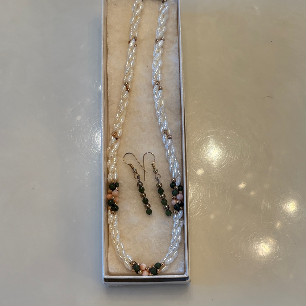 Elegant Pearl and Bead Jewelry Set